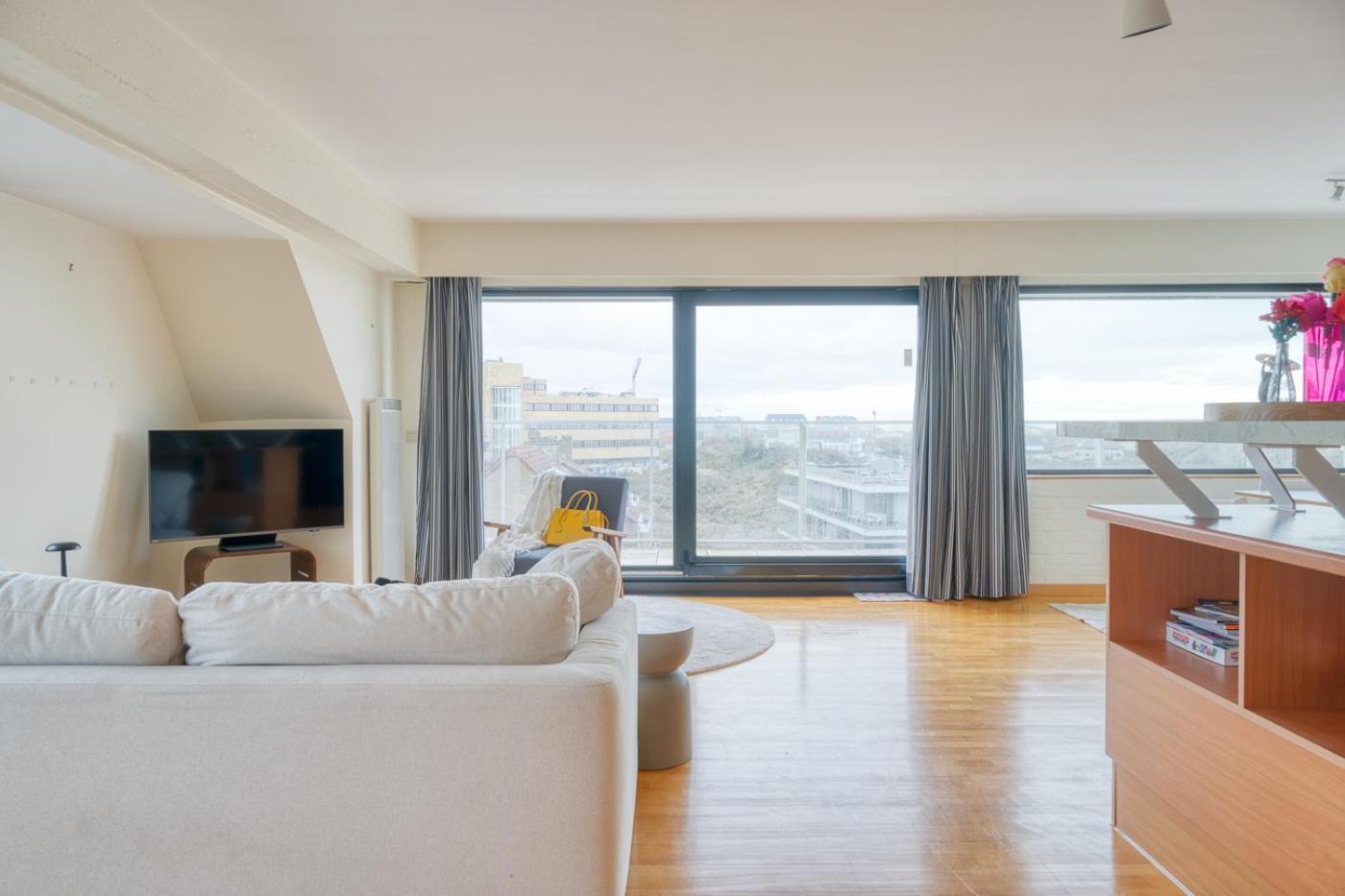 Spacious Duplex With Beautiful View Near The Sea コクセッド エクステリア 写真